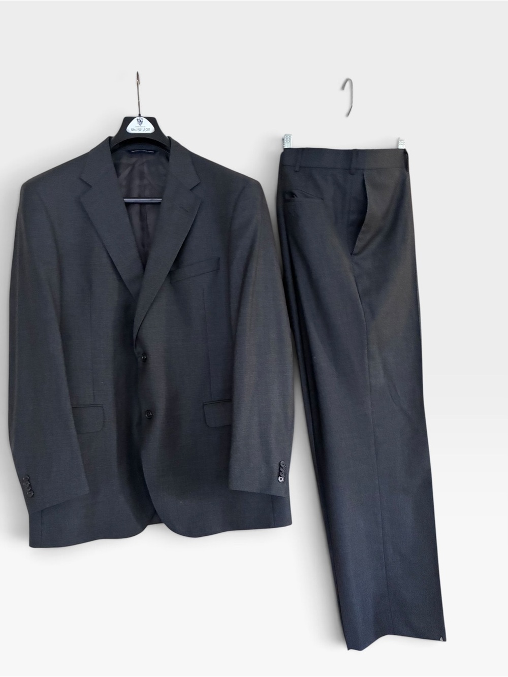 Men's Classic Two-Piece Suit in Charcoal Gray